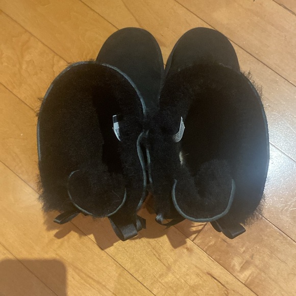 Ugg black Bailey bow ll, double bows, almost new,  soft Uggs - Picture 8 of 9